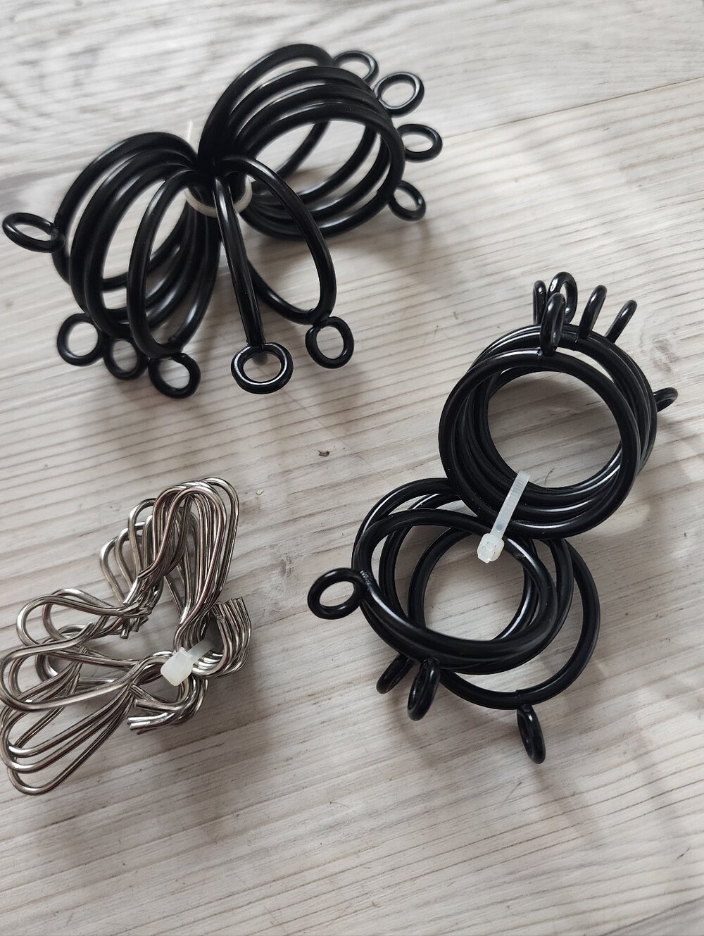 20 piece Black Eyelet Curtain Rings with 20 PCS Drapery Pins for Curtains